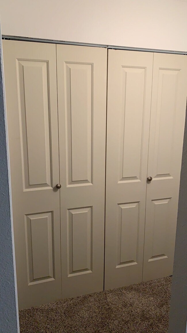 Building Photo - 10150 E Virginia Ave