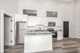 Building Photo - 72 Boisvert St