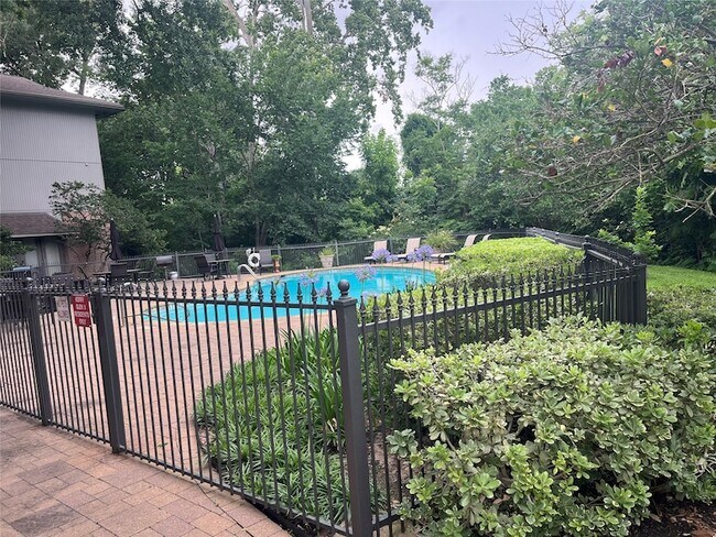 Building Photo - 6470 Bayou Glen Rd