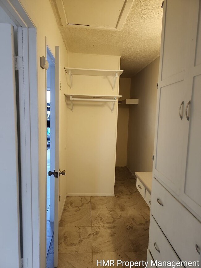 Building Photo - 1564 W Ramona Dr