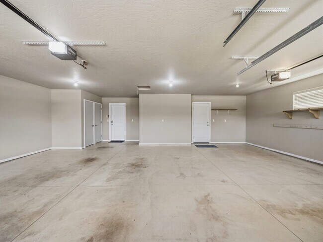 Building Photo - Spacious Unfurnished Home in Liberty Lake | Modern Living in a Prime Location/55+ housing community