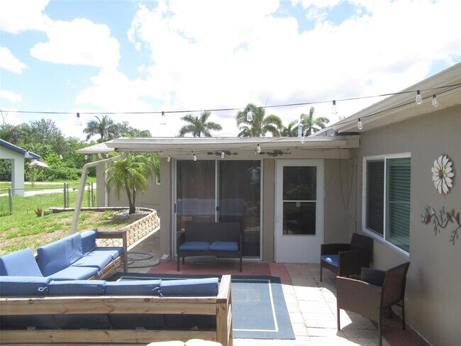 Building Photo - 2811 Poinciana Ct