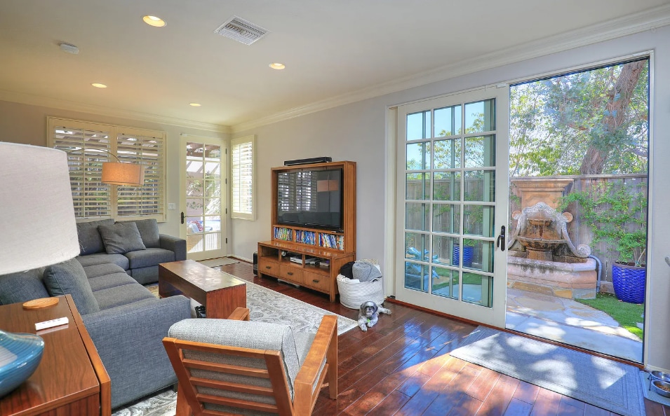 Living room - 120 Via Lee