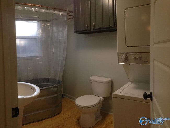 Building Photo - 719 5th Ave SE