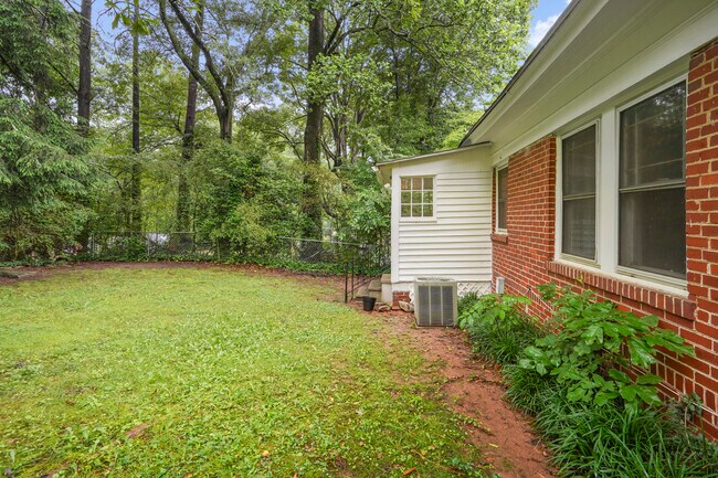 Fenced backyard - 1858 Lyle Ave