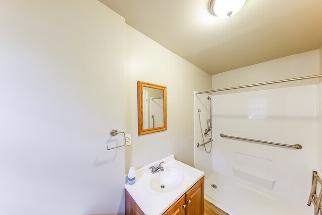 Building Photo - 7708 Saxon Dr SW