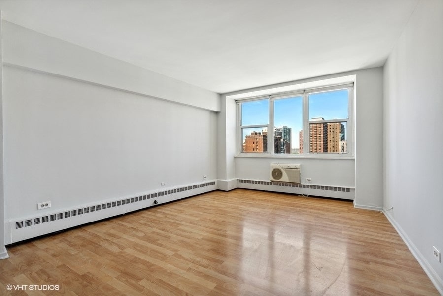 Building Photo - 1150 N Lake Shore Dr