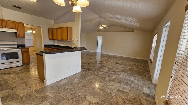 Building Photo - 3 Bed 2 Bath 2 Car Garage