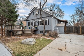 Building Photo - Duplex unit near Downtown! Utilities inclu...