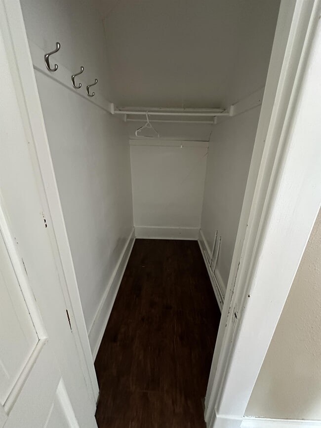 Building Photo - 708 4th Ave S