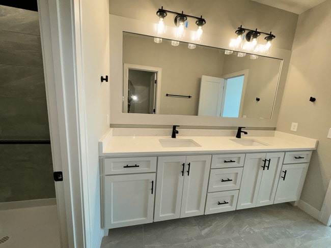 Building Photo - 1439 SW Winthrop Dr