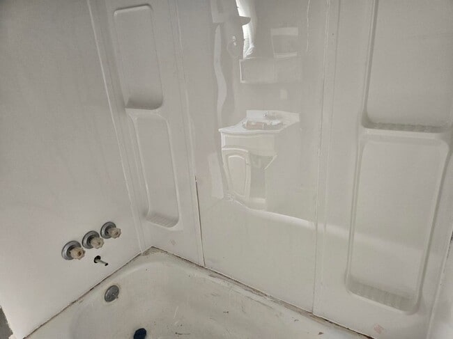 Building Photo - 3301 E Northern Pkwy