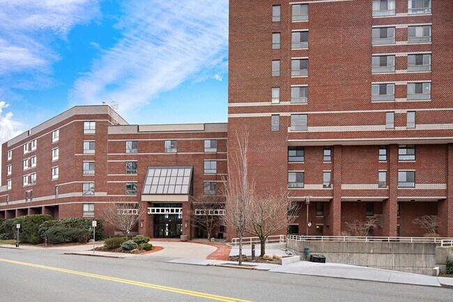 Building Photo - 199 Coolidge Ave