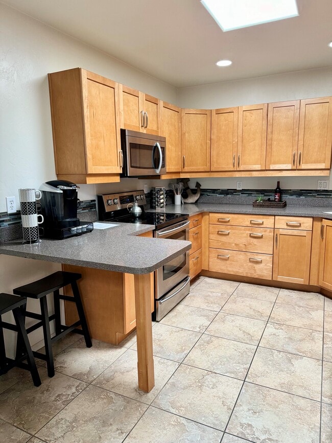 Building Photo - 650 E Camino Alteza