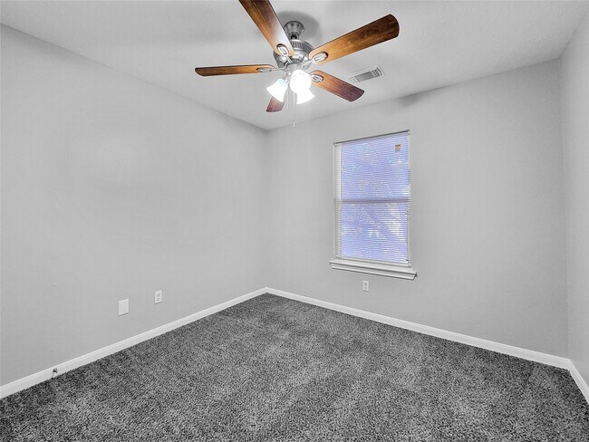 Building Photo - 11902 Cottonwood Ln