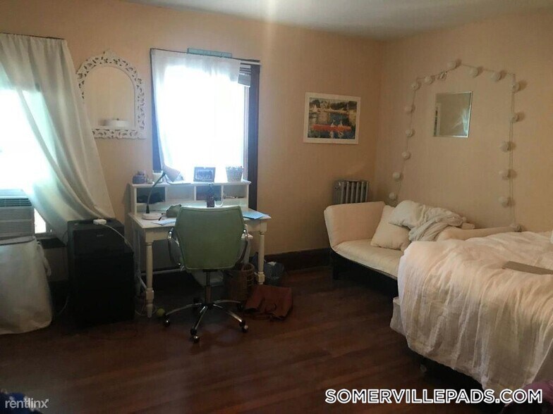 Building Photo - 195 College Ave