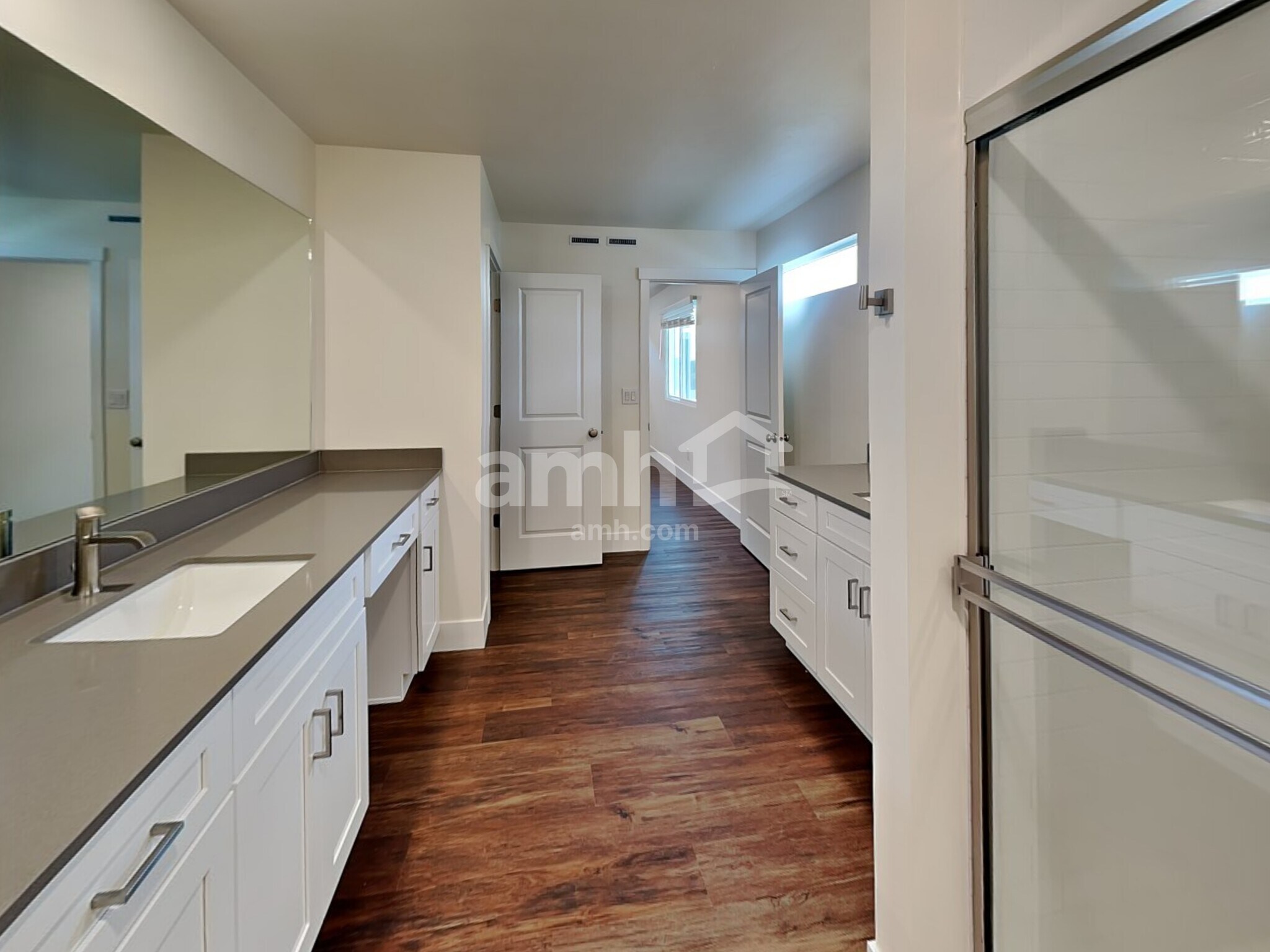 Building Photo - 1052 S Woodsome Ave