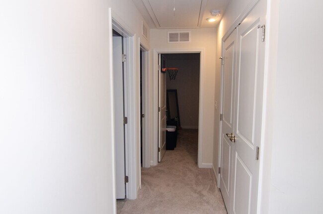 Building Photo - Beautiful, new build in quiet neighborhood