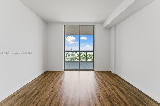 Building Photo - 1500 Bay Rd
