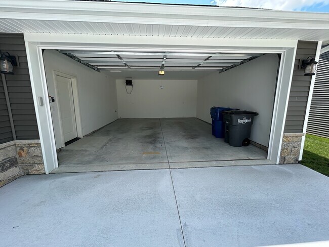 Building Photo - 2960 Shanes Way