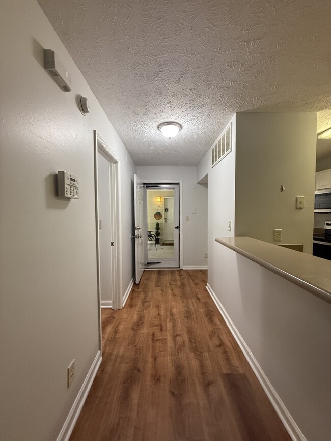 Building Photo - 513 Meadowland Ct