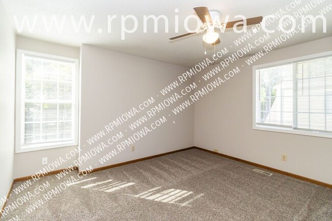 Building Photo - RENT SPECIAL!! 3 Bedroom, 2.5 Bath in Ames