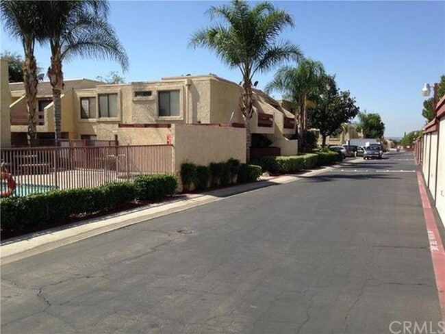 Complex - 2266 Denair Ave