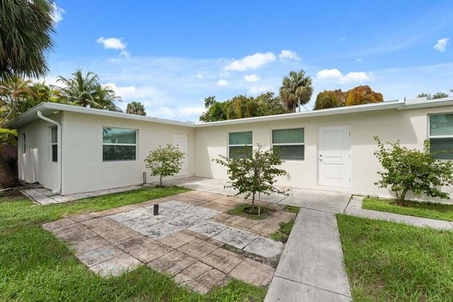 Building Photo - 121 S Lake Dr