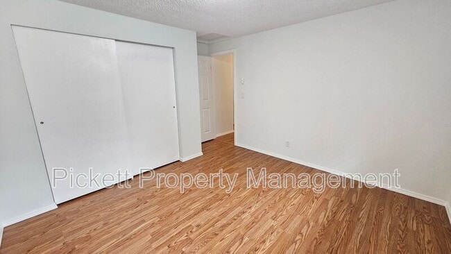 Building Photo - 1155 Silverleaf Ct E