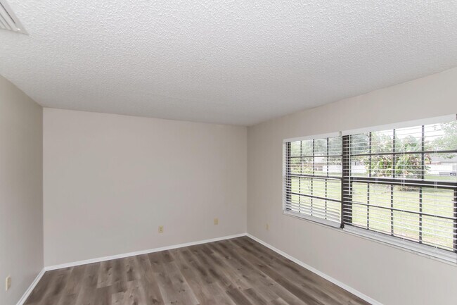 Building Photo - 409 Santa Martia St SW