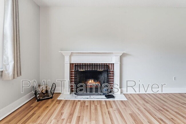 Building Photo - 33 Lodus Ct