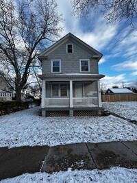 Building Photo - 3Bd / 1Bath Single Family House - Availabl...