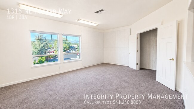 Building Photo - 1316 NE Foster Way