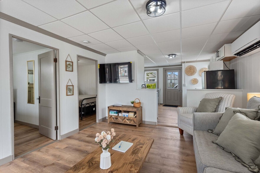 Building Photo - 2 Island Path