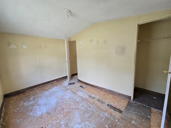 Building Photo - 2115 Cattail Cir
