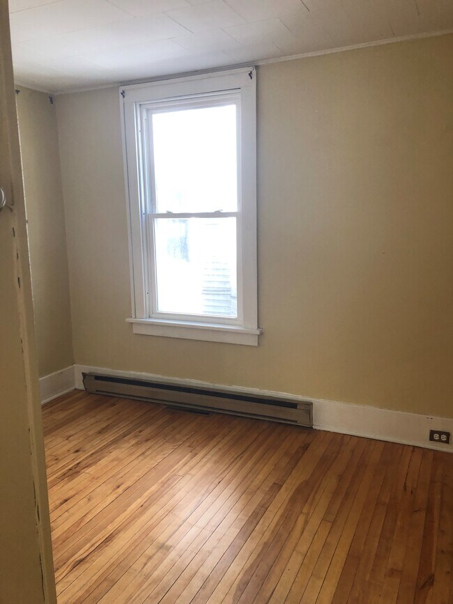 Building Photo - 15 LLC-54 Sailly Avenue