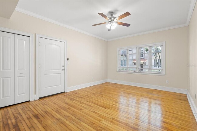 Building Photo - 2117 W Dekle Ave