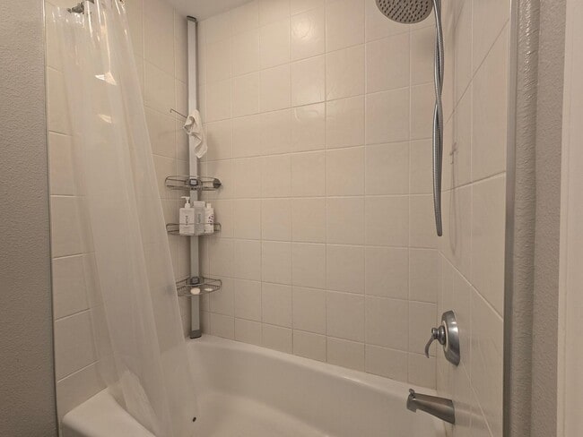 Building Photo - Beautiful Quemazon Home (5085 Alegria)