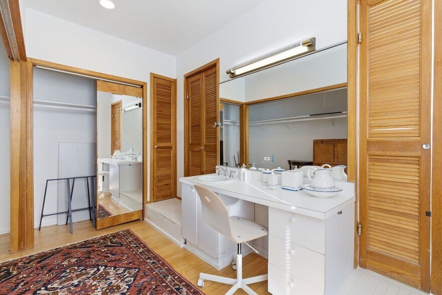 Building Photo - 2001 Orrington Ave