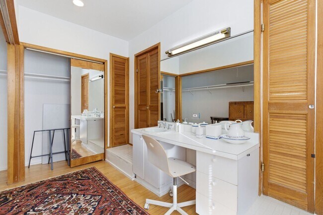 Building Photo - 2001 Orrington Ave