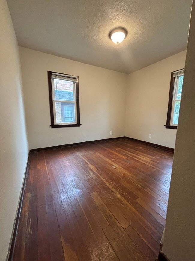 Building Photo - Charming 2 Bedroom 1 Bath Single Family Ho...