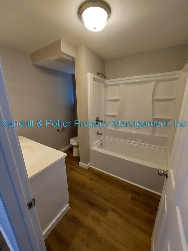 Building Photo - 405 HILL Crest