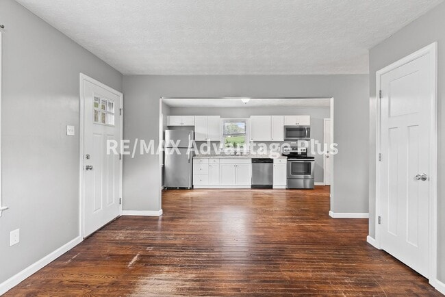Building Photo - 2-Bedroom Home Walking Distance to Longwood University