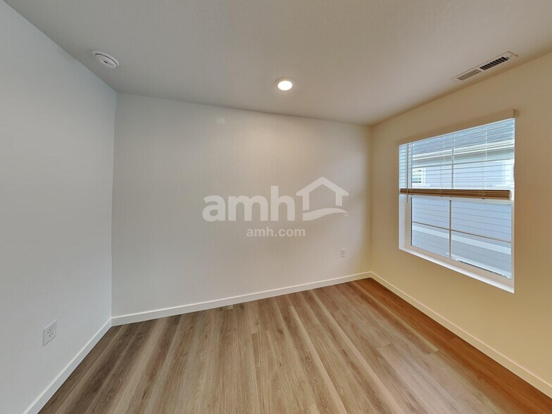 Building Photo - 26101 E Calhoun Pl