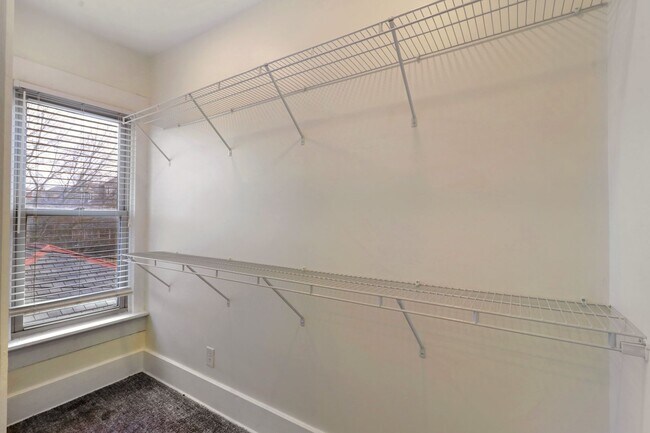 Building Photo - 916-918-918 Harrison Ave