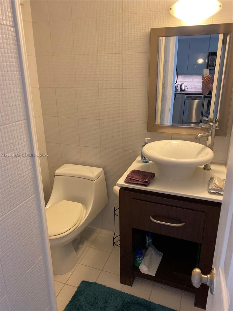 Building Photo - 1345 Lincoln Rd