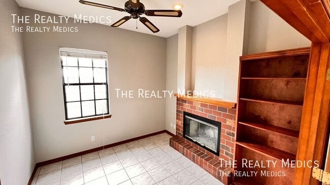 Building Photo - 2372 Sunnyview Dr