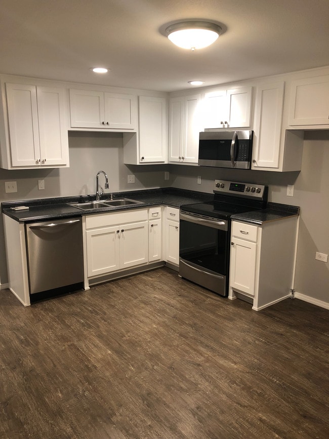 Building Photo - 702 N Cleveland Ave