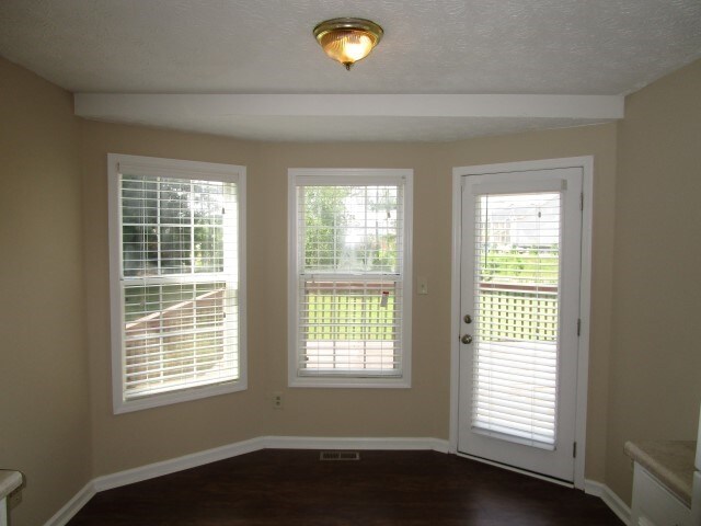 Building Photo - 1097 Trestle Dr