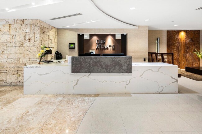 Building Photo - 2555 Collins Ave